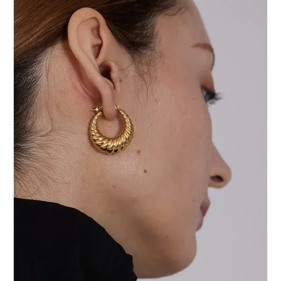 NEW 18K Gold Plated Croissant Hoop Earrings - Picture 2 of 5